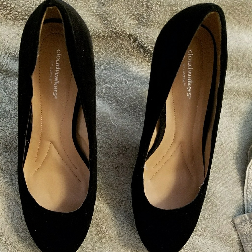 Black Velvet Pumps